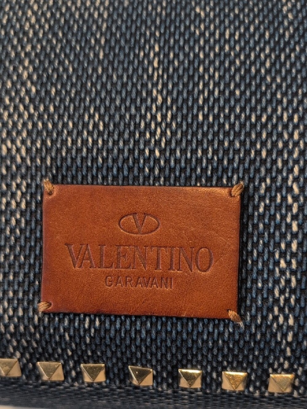 Valentino Garavani Denim Rockstud Tote Bag - Picture 4 of 16